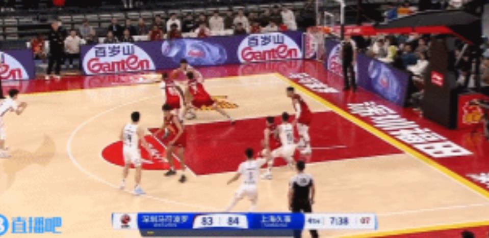 沃夫顿居然拿三双，汤普森才8中2，深圳队输得不应该

上海队近期都是大胜，客场1