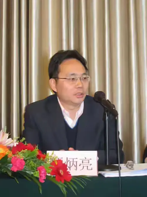 我发现，体制内的人，特别是公务员，

比如市委办公室、市委纪委、组织部、政法委的