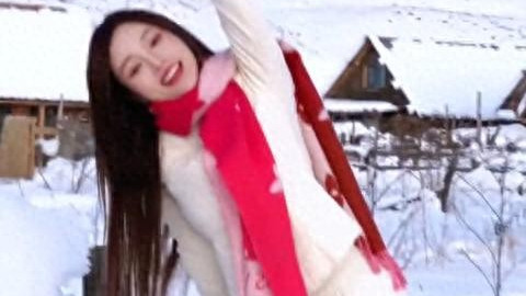 43岁李小璐新疆滑雪，这状态绝了！