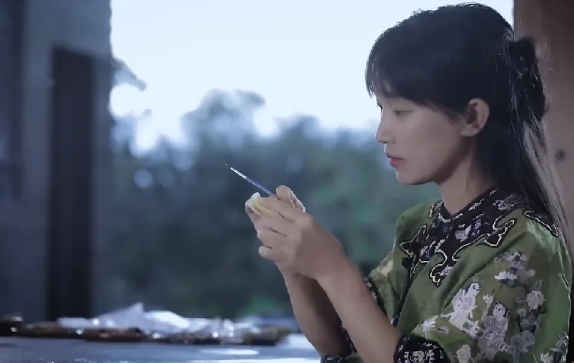 时隔三年再次更新视频，知情人士：之后会持续更新，“停更这段时间，外出上百次，拜访