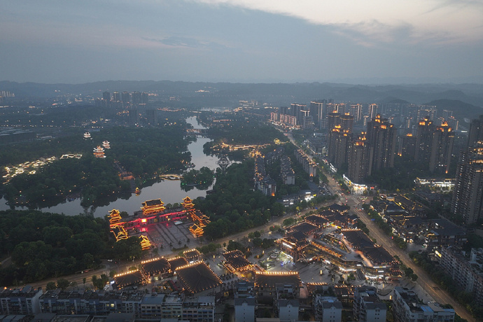 多地爆出用砸锅卖铁的字眼开展资产盘活，缓解财政紧张的行动。

这一波操作，感觉和