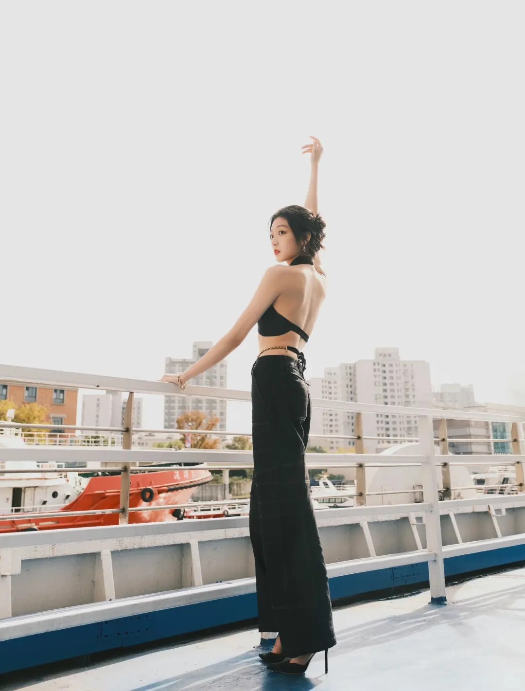 孙千穿衣“豁出去”了，火辣穿搭很有野性美！