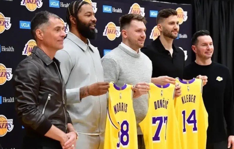 NBA交易期结束，湖人成为最大赢家！三大理由足以说明！

第一，送走戴维斯，换来
