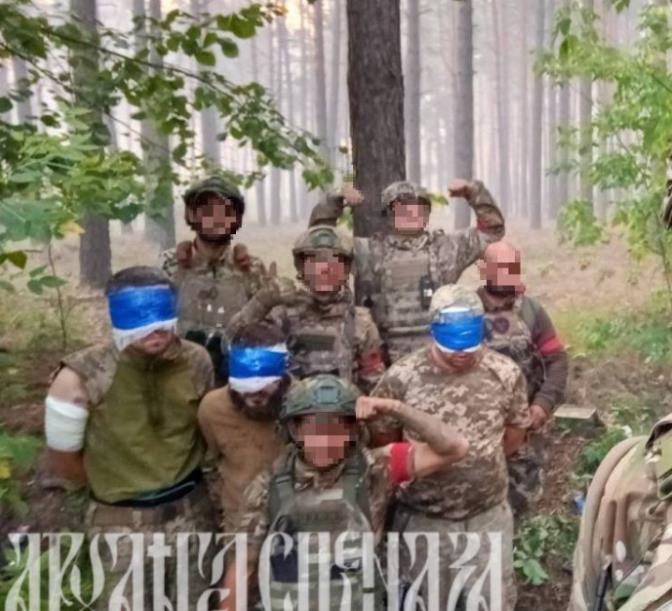 8月31日，俄罗斯境内库尔斯克州前线，乌克兰武装部队第80空突旅的三名士兵被俄军