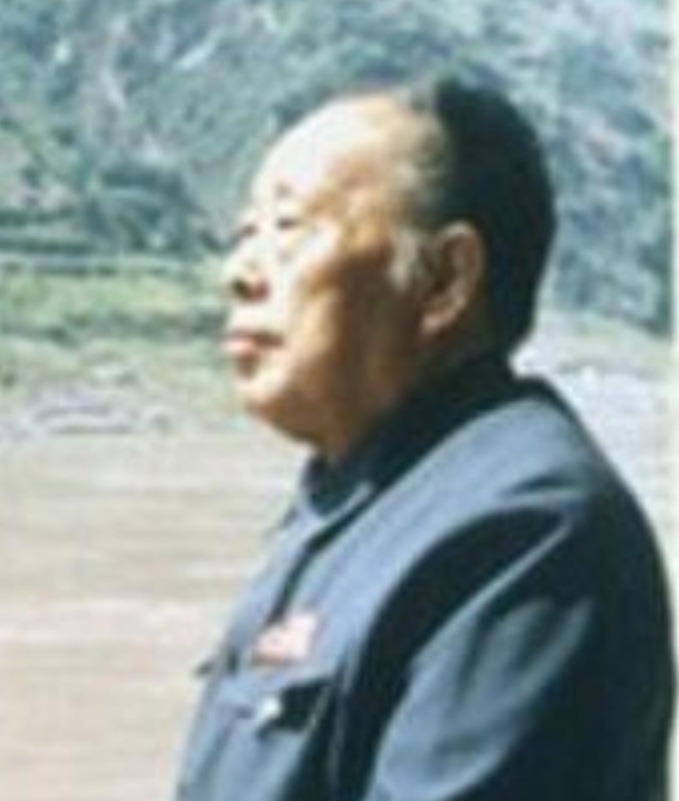 1977年，吉林师范大学某教授找来，求学校书记车敏瞧少将帮自己申冤。原来多年前，