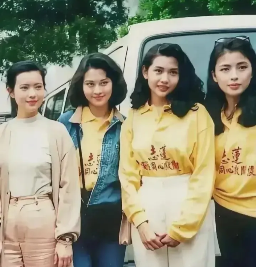 最美的那个，命运却最多舛，
右一罗美薇嫁给了张学友，婚后育有两女，罗美薇虽然有非