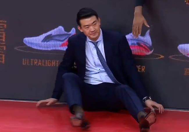 听听媒体专家怎么说？广东107-113不敌广厦，媒体认为球员表现佳，莫兰德重要性