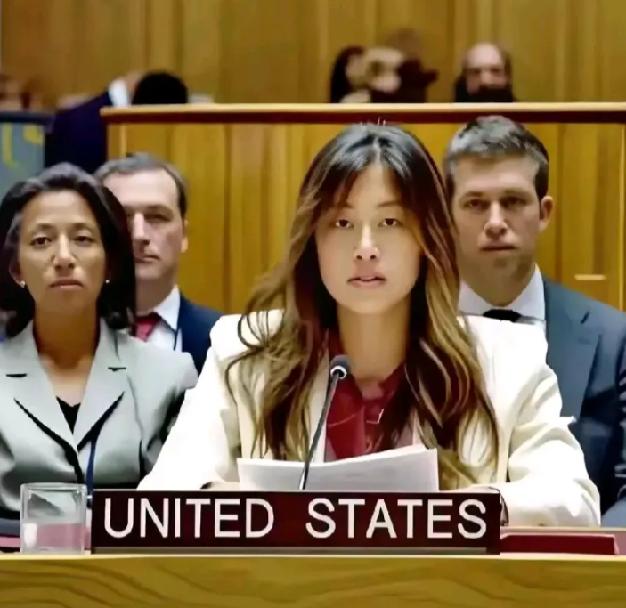 美国驻联合国副代表吴婷，父母系第一代中国移民，生在夏威夷，长在洛杉矶，毕业于加州