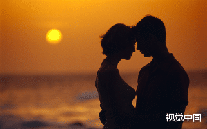 前男友给我发订婚请帖？立刻全网发布男菩萨祝福视频，不用谢