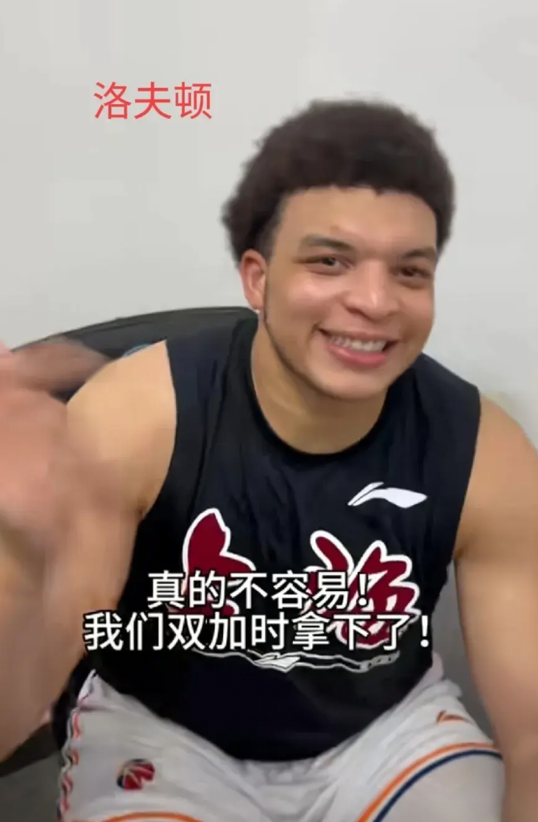 上海男篮这个大外援真厉害啊！面对广州的层层加防还得到了35分外加15个篮板，还有