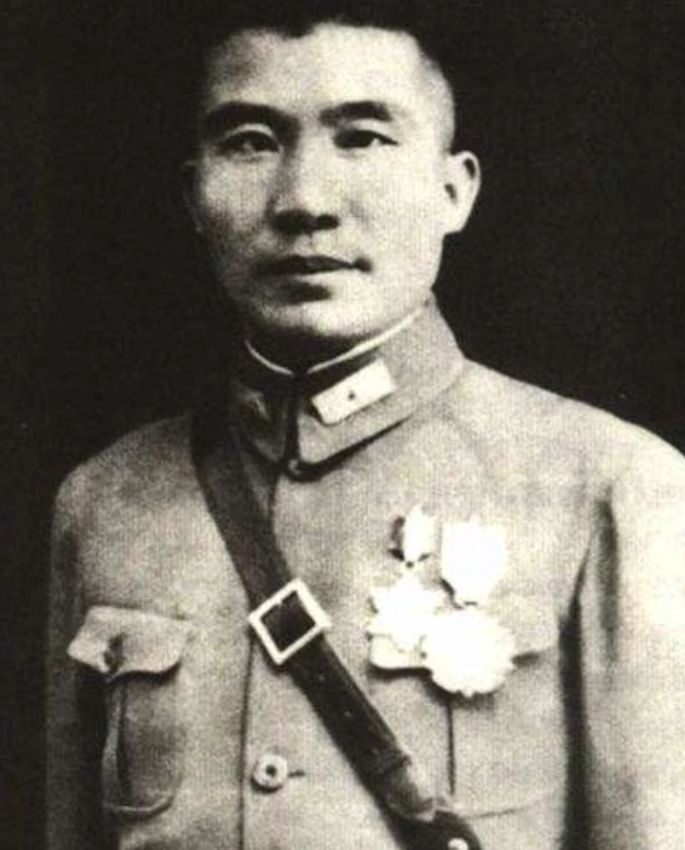 1948 年，王耀武被我军抓住了，去他家搜索的时候大家傻了眼，这么一个国民党高官