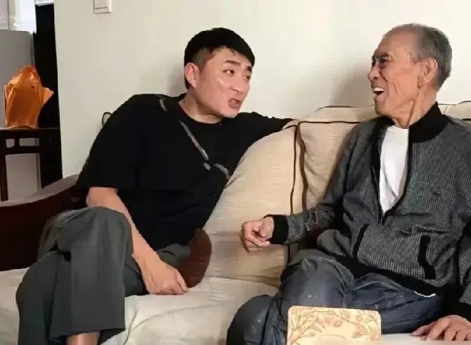 郭晓小看望李如刚，杨议拜师要黄了！

李如刚，这么多年没有报道过相声同行看望，最