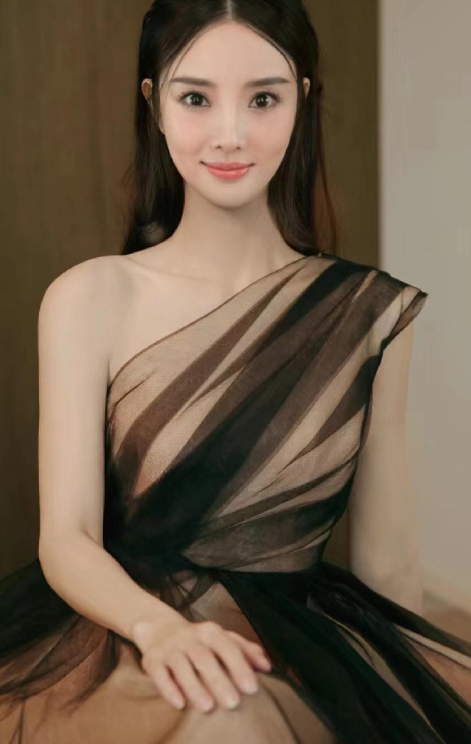 李小璐：从光芒闪耀到重大转折已六年