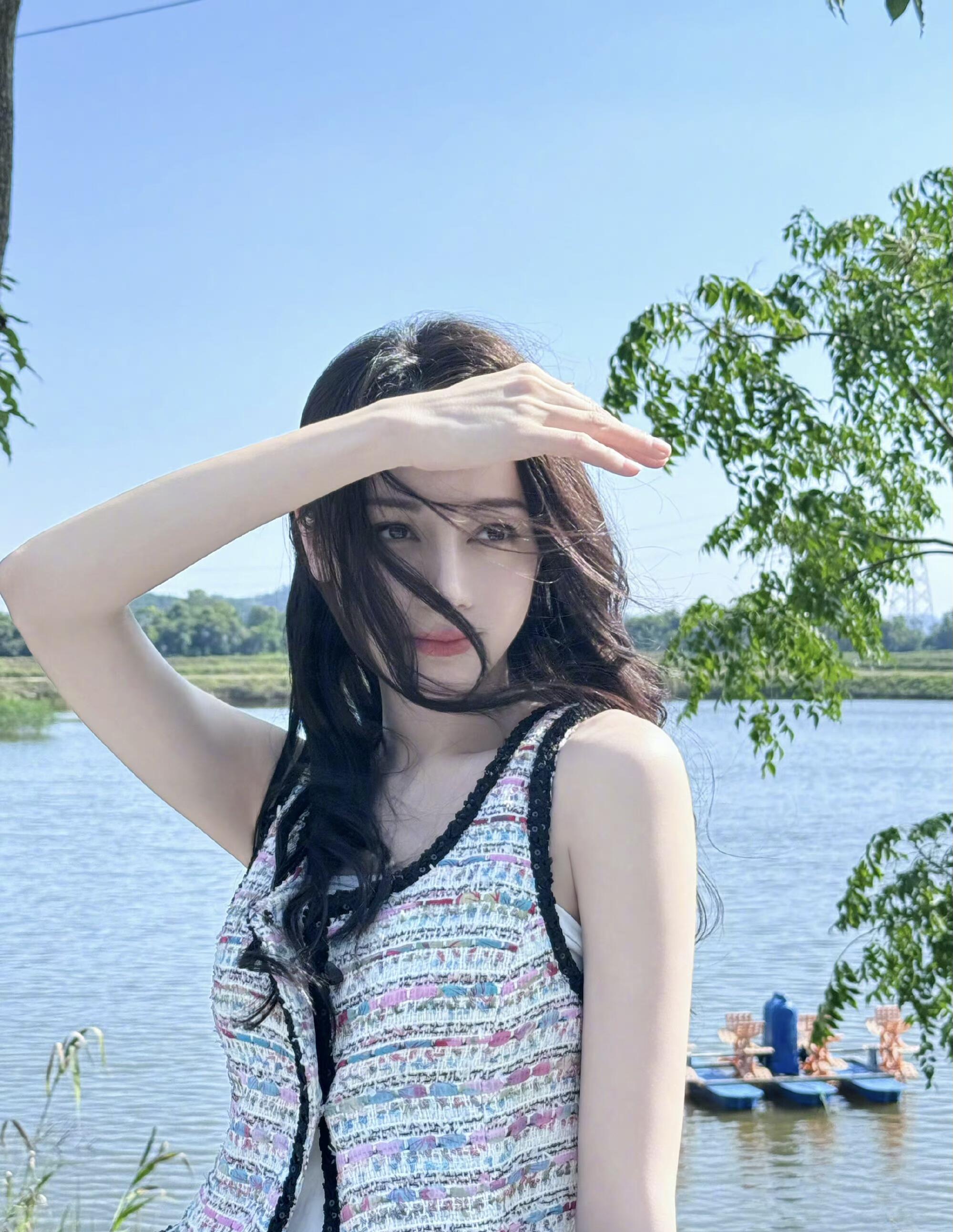 热巴俏皮又可爱