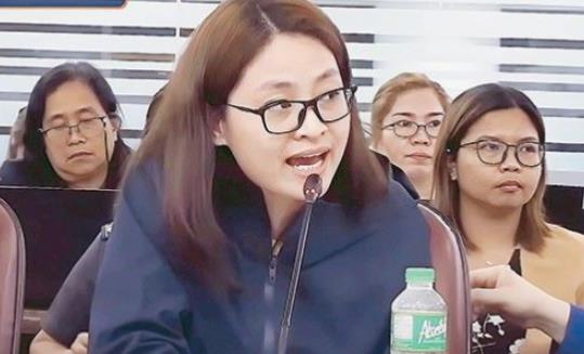 “我不是中国间谍，我爱菲律宾”。在菲律宾众议院四方委员会一场听证会上，华裔前女市