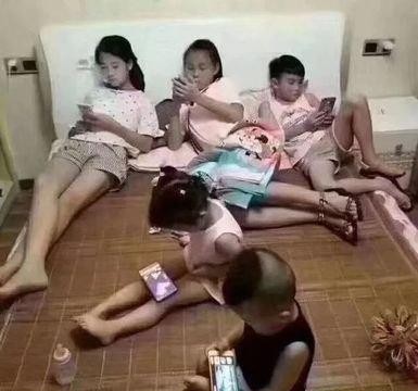 如今，数字化技术的迅猛发展给我们的生活带来了许多改变，其中一个显著的现象便是孩子