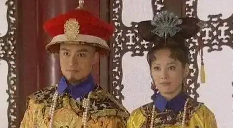 顺治六年（1649年）二月，清廷派使臣去朝鲜递交国书，朝鲜国王看到书中称多尔衮为