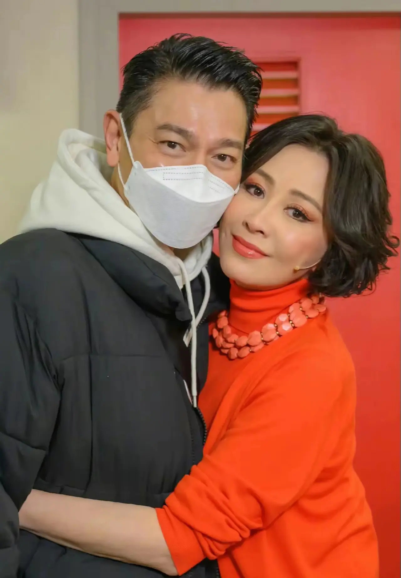 刘嘉玲刘德华亲密同框引热议