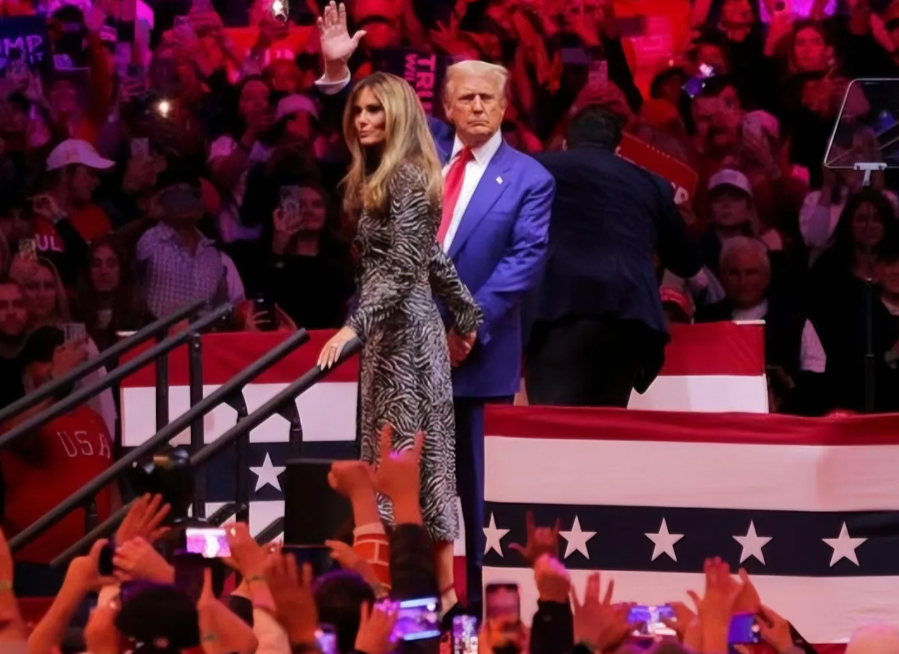 魔咒重现，白宫将铤而走险，特朗普携夫人冒险现身麦迪逊广场花园造势大会！

10月