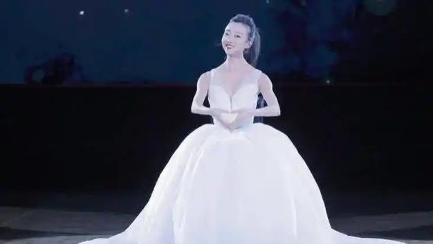 她成功挤走央视导演原配，上位1个月就终身瘫痪，外界议论是报应