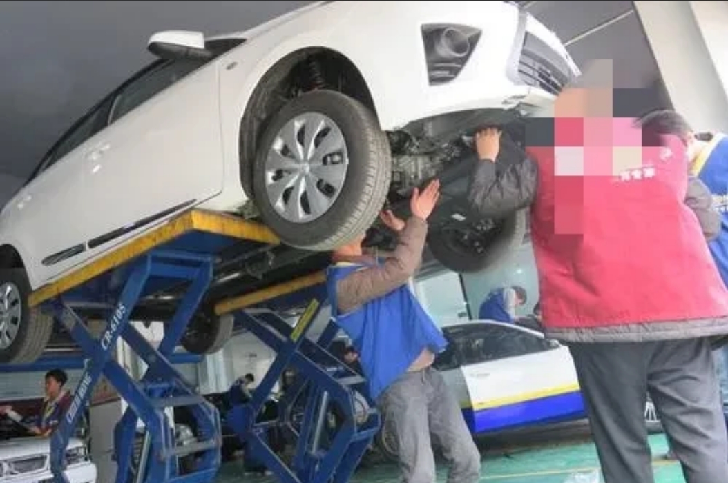 广东东莞，一男子的汽修店被交通运输局以未经许可从事汽车维修服务为由，对其罚款2万