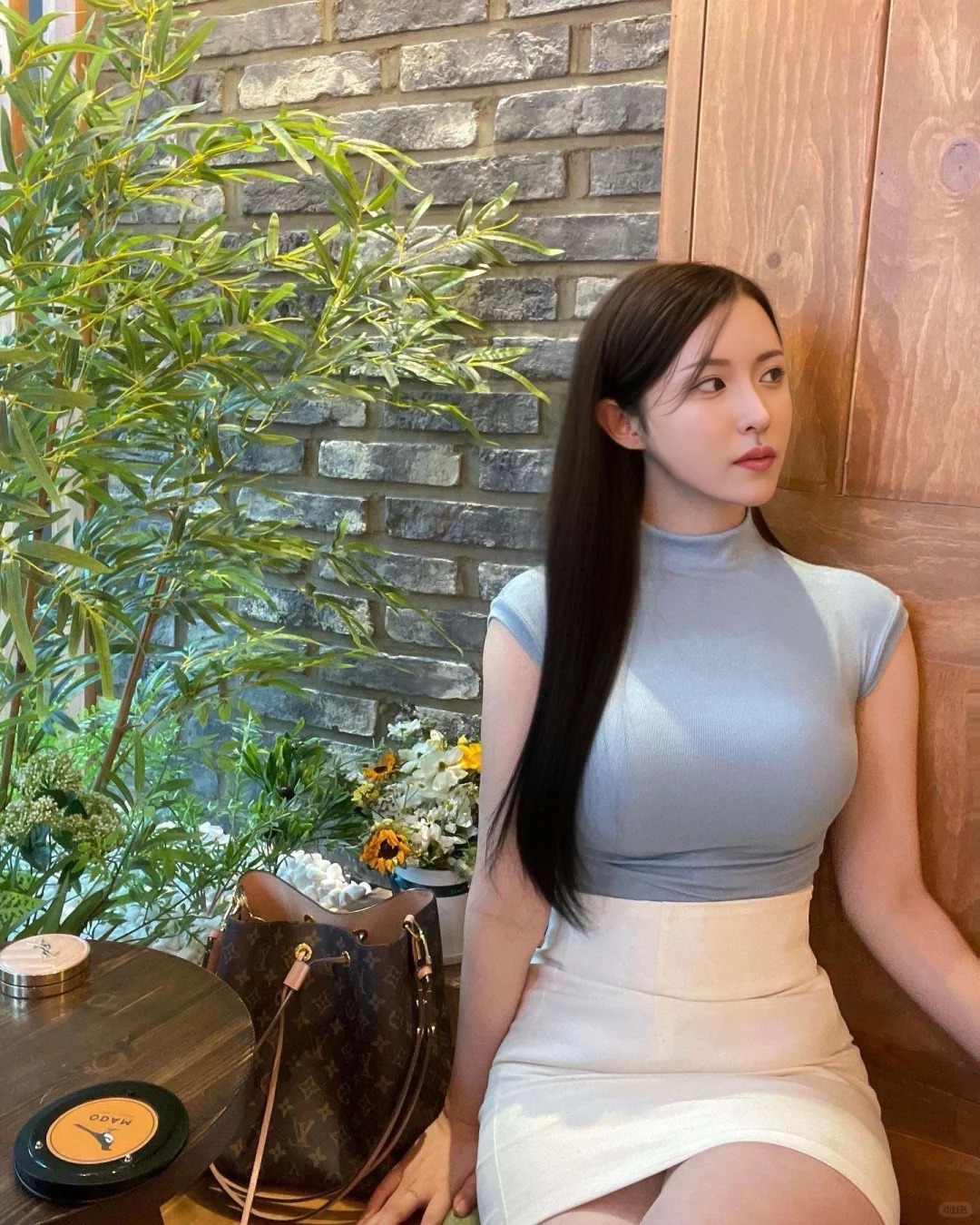 都支支吾吾不说是吧
这么好看的通勤职场上班穿搭，上班的白领姐姐可以准备一套