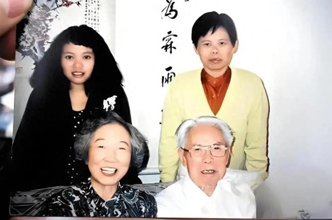 1992年，侨居美国多年，曾恶贯满盈的特务头子毛森在病重之际，对儿子说到：我想回