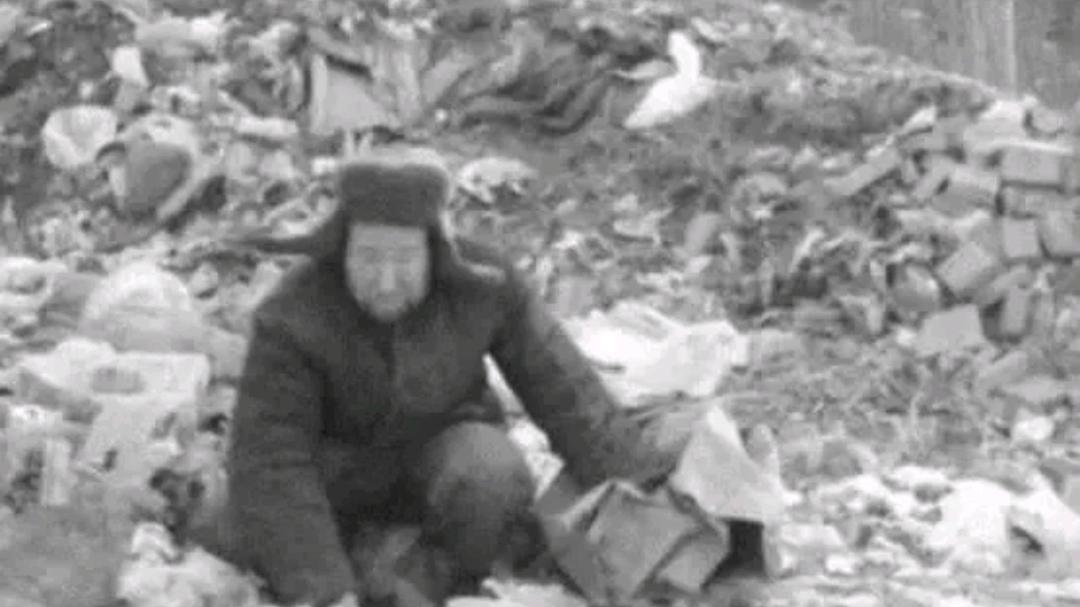 社会观察：内蒙一个拾荒老头，捡到7斤重的铁棍，发现铁棍里面居然镶着金子。转手就将