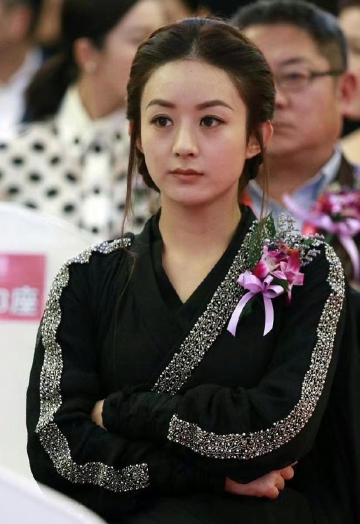 敢穿着戏服，就去领奖的女演员，除了赵丽颖，还有谁？