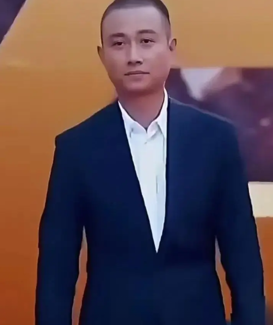 文章真的是一位被感情毁掉的好演员。要是当年他真的就跟姚笛在一起了，对姚笛负责了，