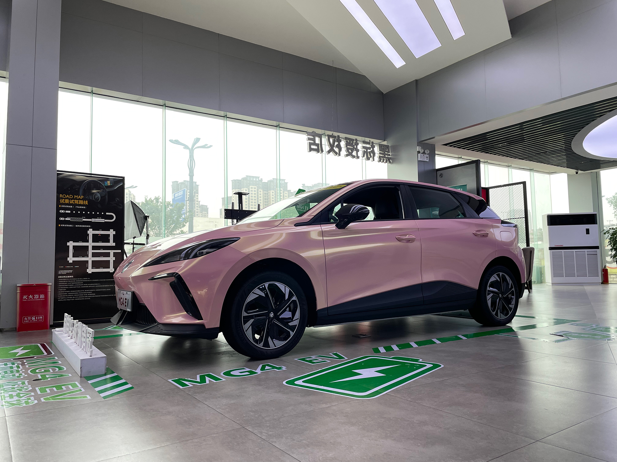 名爵mg4ev这台车，可能很多人会觉得陌生，因为在国内它的存在感确实比较低。但是