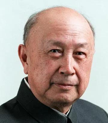 每次看到钱学森先生的这段谈话，总是令人感动的热泪盈眶！
“当时有人问我，中国人