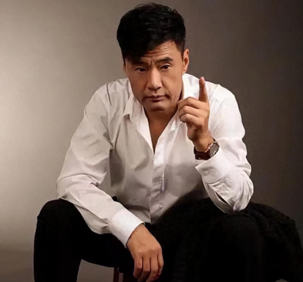 演员于荣光：与63岁老婆离婚后的生活如何