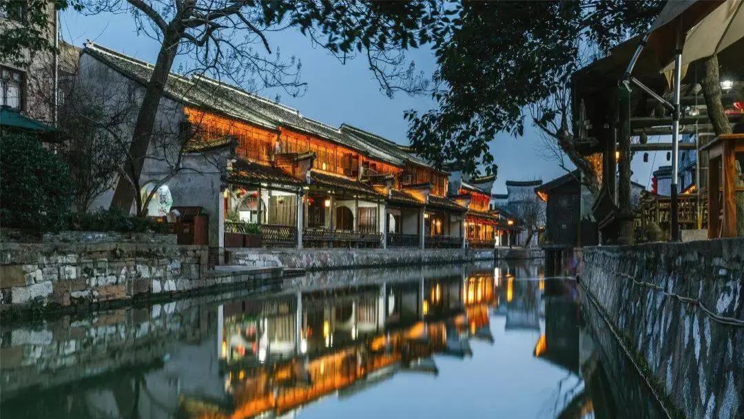 “湖州一个城，不及南浔半个镇”