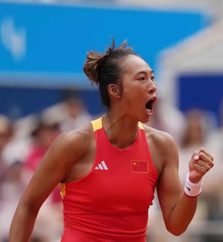 郑钦文：出门有保镖贴身保护，意味着我更出名了。
郑钦文最近在接受采访时透露，自己