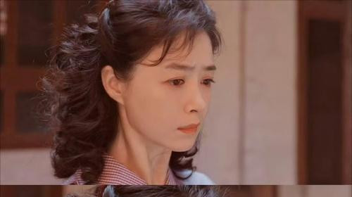 5位貌美却身材魁梧的“大体格子”女星，就吃亏在“肩膀”上！