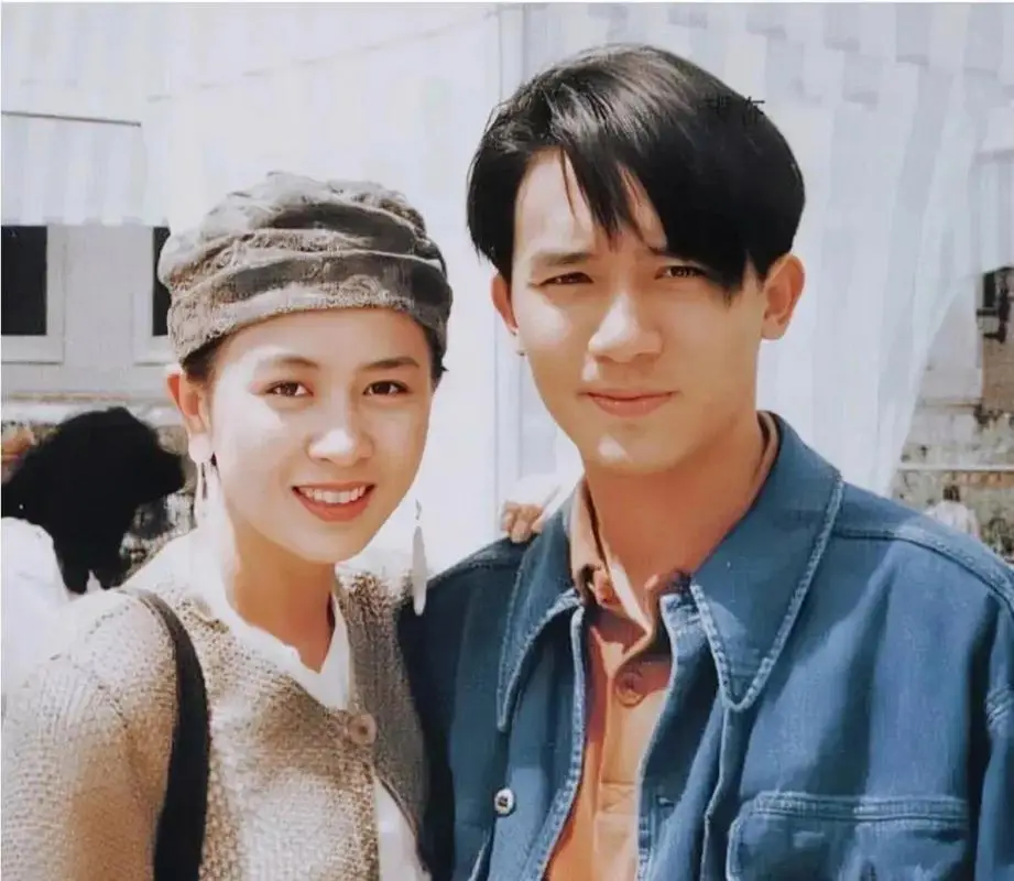 1990年4月24日凌晨，曾志伟给刘嘉玲打电话，邀请她去苗侨伟家打麻将。刘嘉玲不