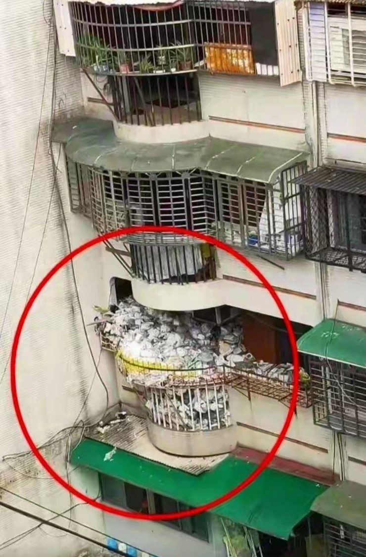 住在他楼上的会不会被熏死？