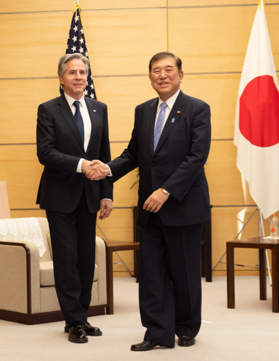 美国国务卿布林肯1月7日发文说：“过去四年来，我们致力于将美日关系发展为真正的全