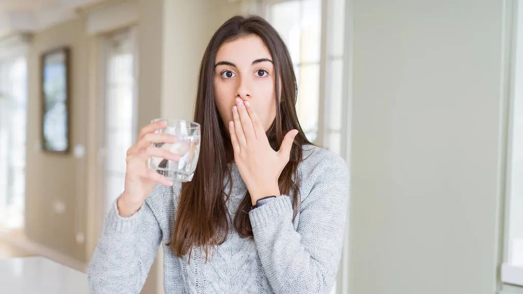 枸杞泡水有2个最差喝法，一个招湿、一个致癌！不想“养肝水”变“招癌水”，喝前必看