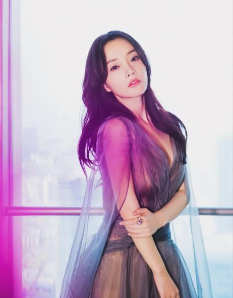 身材颜值少女级,冻龄女神实至名归