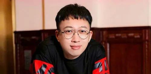 于正整大活了！他的新剧刚一上线，娱乐圈的热闹指数就瞬间拉满！
这次，于正野心勃勃