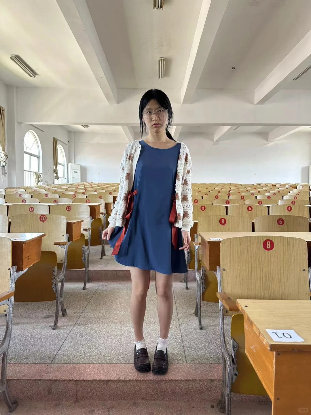 重返校园1999
有一只小鸡在顶楼被困住了，谁能帮牠打开窗户
