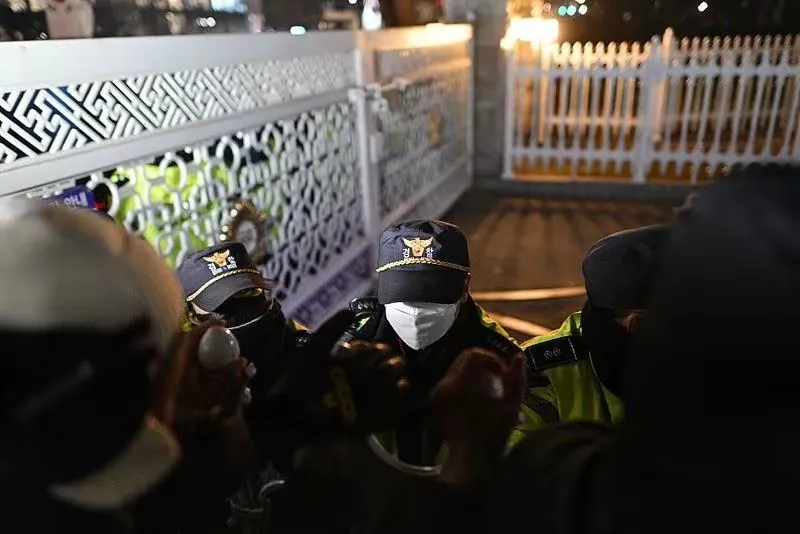 韩国上一次戒严还是1980年，死了很多人当时