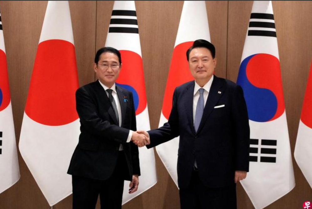 新加坡联合早报9月6日报道：“即将卸任的日本首相岸田文雄访问韩国，与韩国总统尹锡