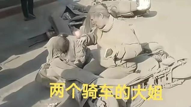 杭州水泥罐车开裂，旁边路人秒变“兵马俑”