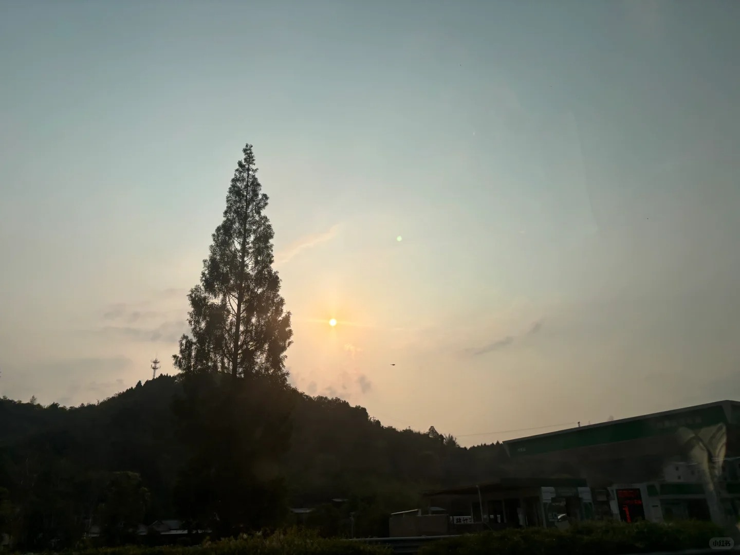在绵阳真的就没有早九晚六早八晚六，工资高不高无所谓，只要周天和节假日休息都可以，
