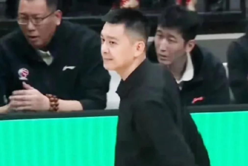 赵继伟最后的绝平球居然不造个犯规，可惜了。
一分钟的时候辽宁队还领先着6分呢，居