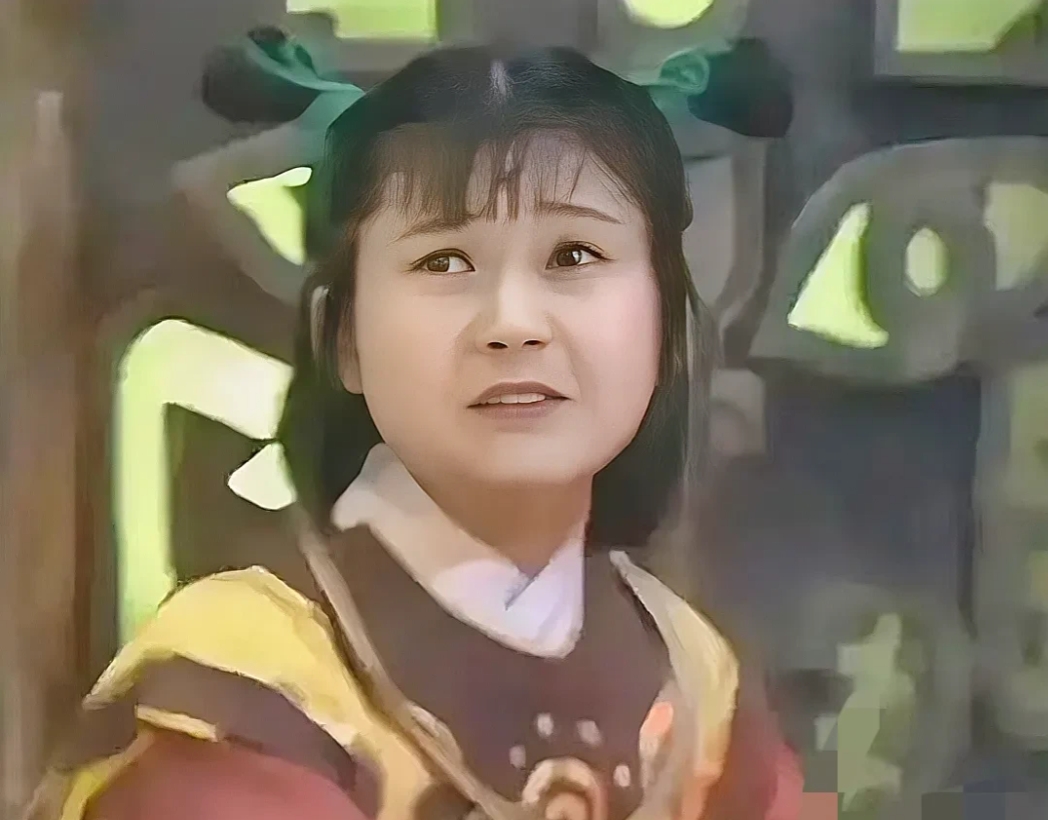 不会吧？这竟然是她？
这反差也太大了吧！
如果是叫我猜的话
我做梦都不会想到是她