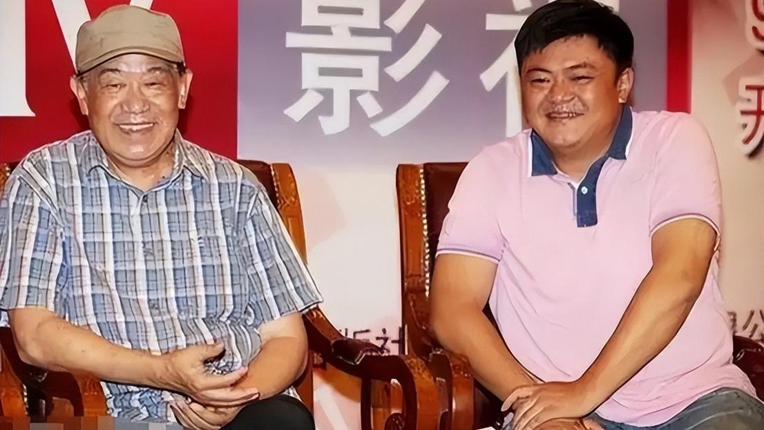 他父亲是国家一级演员，出道30年甘为绿叶，如今50岁遗憾去世